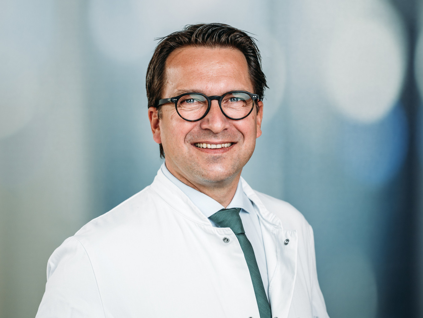 Porträt Prof. Dr. med. Ulrich Hink, Chefarzt Klinik für Innere Medizin 1 (Kardiologie), varisano Klinikum Frankfurt Höchst