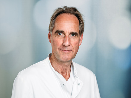 Porträt Prof. Dr. med. Thorsten Steiner, Chefarzt Klinik für Neurologie, varisano Klinikum Frankfurt Höchst