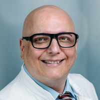 Porträt Dr. med. Gerasimos Varelis, Chefarzt varisano LungenZentrum, varisano Kliniken Frankfurt-Main-Taunus